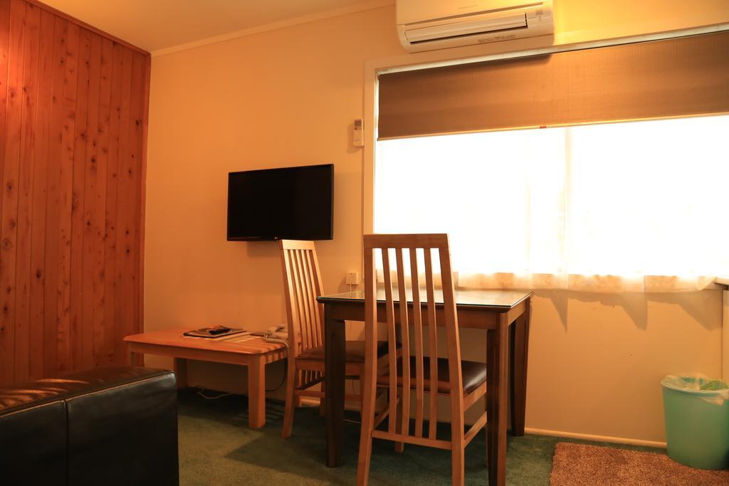 Papakura Motor Lodge & Motel Exterior foto